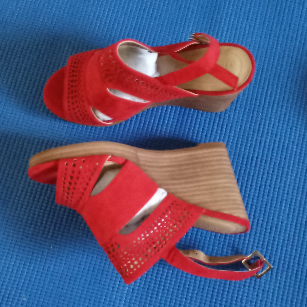Evita Perforated Wedges